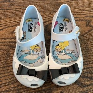 Mini Melissa size 8 Alice and Wonderland shoe